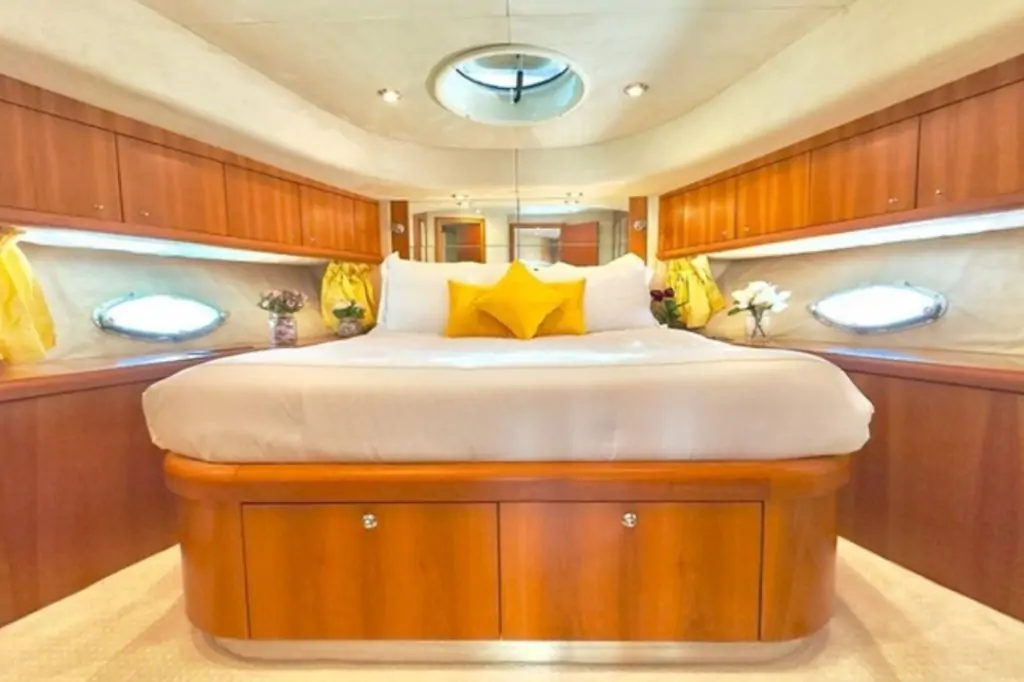 Индивидуальная прогулка на яхте ELITE-16 в Дубаи