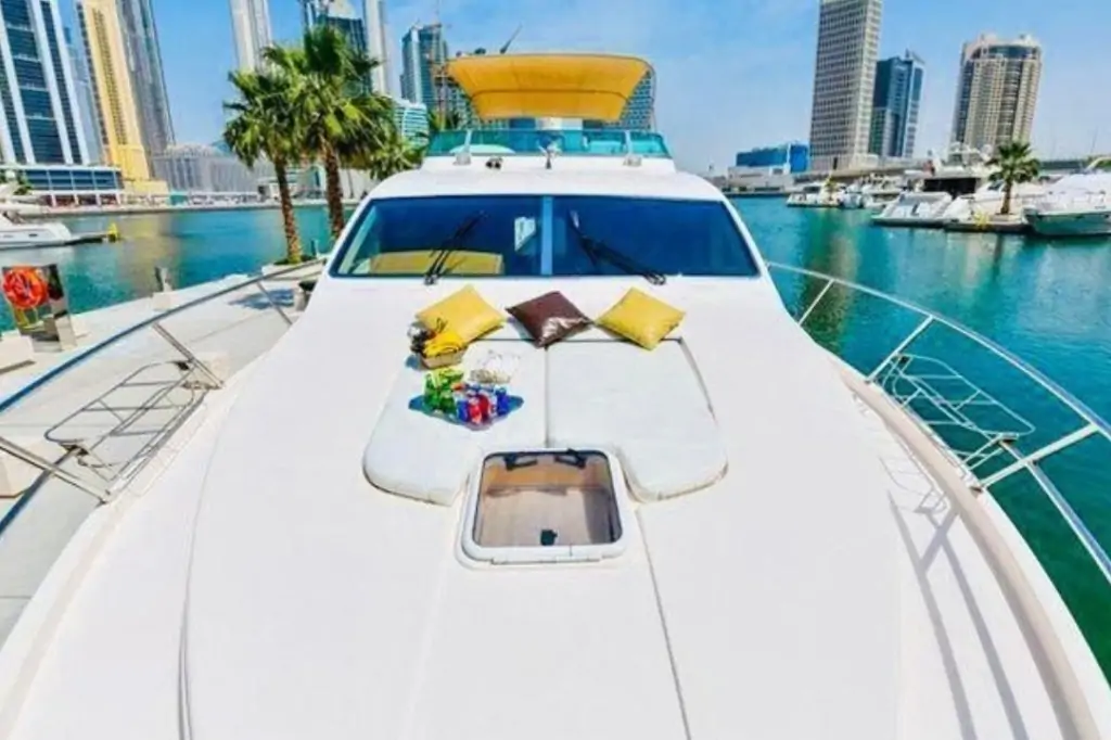 Индивидуальная прогулка на яхте ELITE-12 в Дубаи