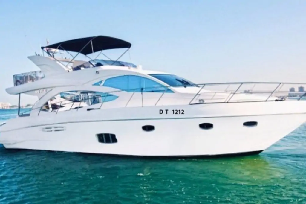 Индивидуальная прогулка на яхте ELITE-12 в Дубаи