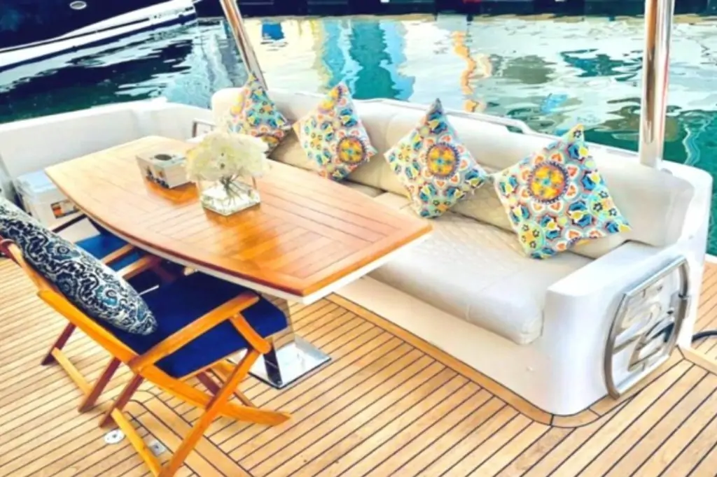 Индивидуальная прогулка на яхте ELITE-12 в Дубаи