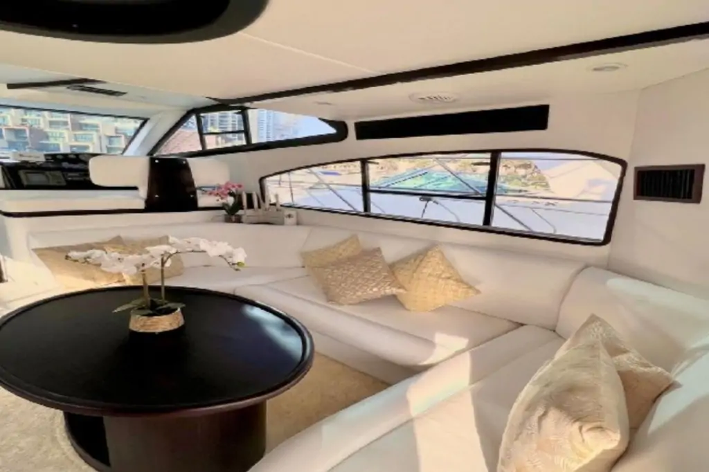 Индивидуальная прогулка на яхте ELITE-4 в Дубаи