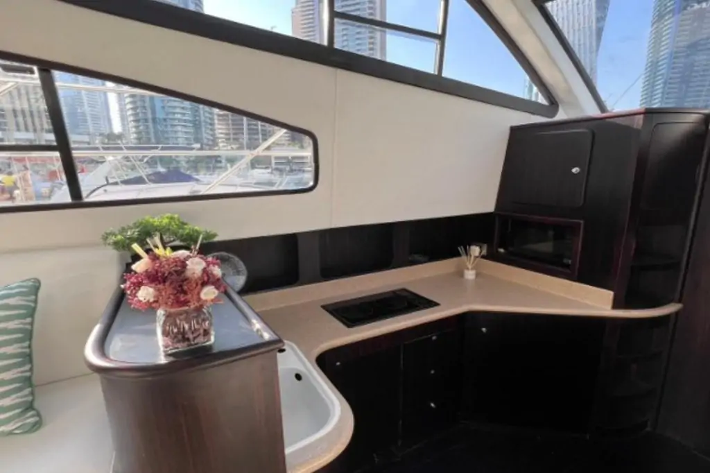 Индивидуальная прогулка на яхте ELITE-4 в Дубаи