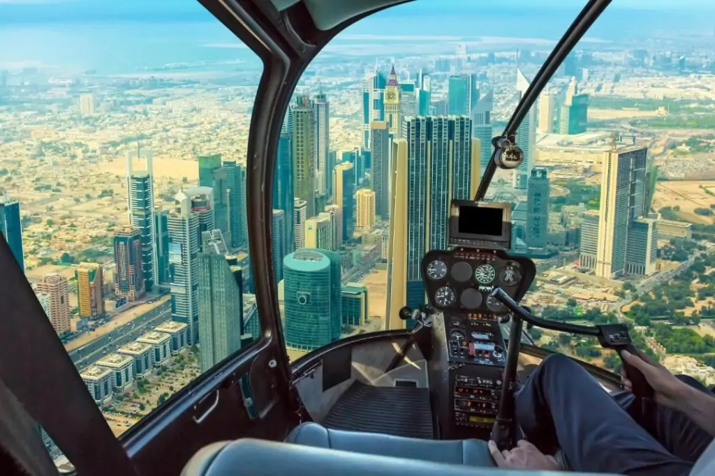 Полёт на вертолёте над Дубаем (12 / 17 / 22 / 30 минут)