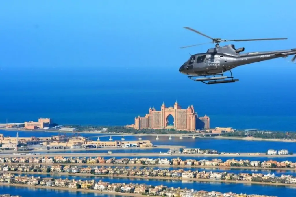 Полёт на вертолёте над Дубаем (12 / 17 / 22 / 30 минут)