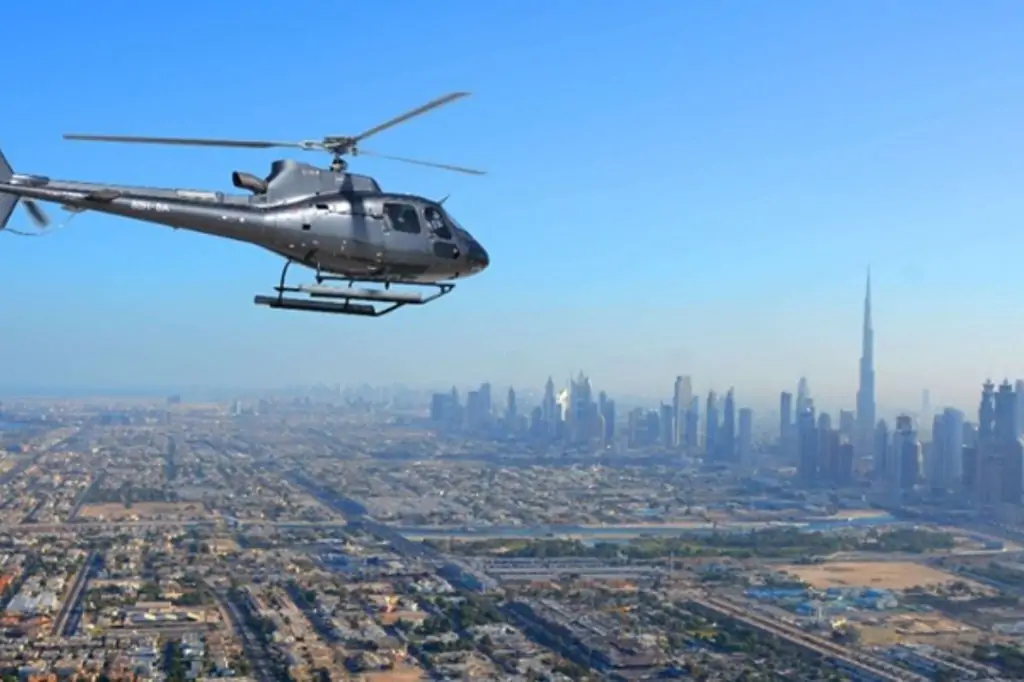 Полёт на вертолёте над Дубаем (12 / 17 / 22 / 30 минут)