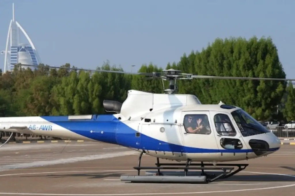 Индивидуальный полёт на вертолёте над Дубаем