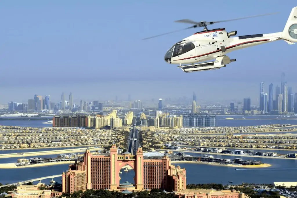 Индивидуальный полёт на вертолёте над Дубаем