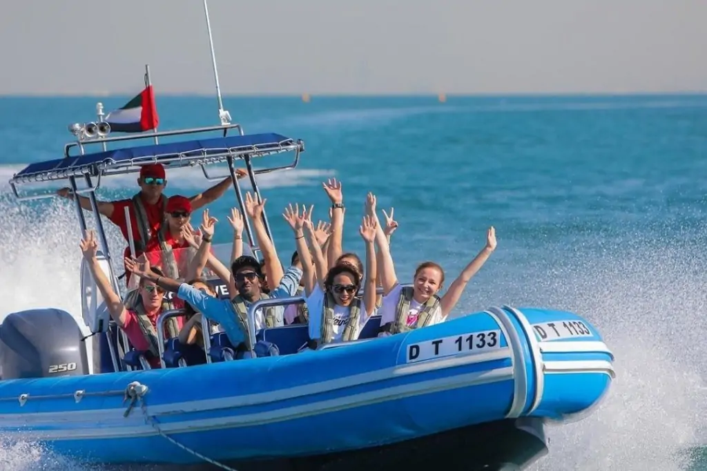 Обзорный тур на лодке в Дубаи