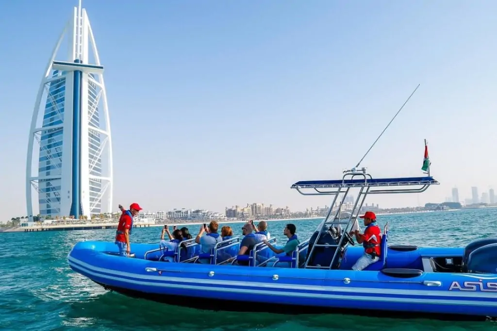 Обзорный тур на лодке в Дубаи
