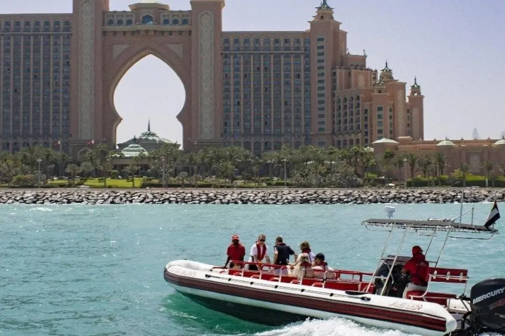Обзорный тур на лодке в Дубаи
