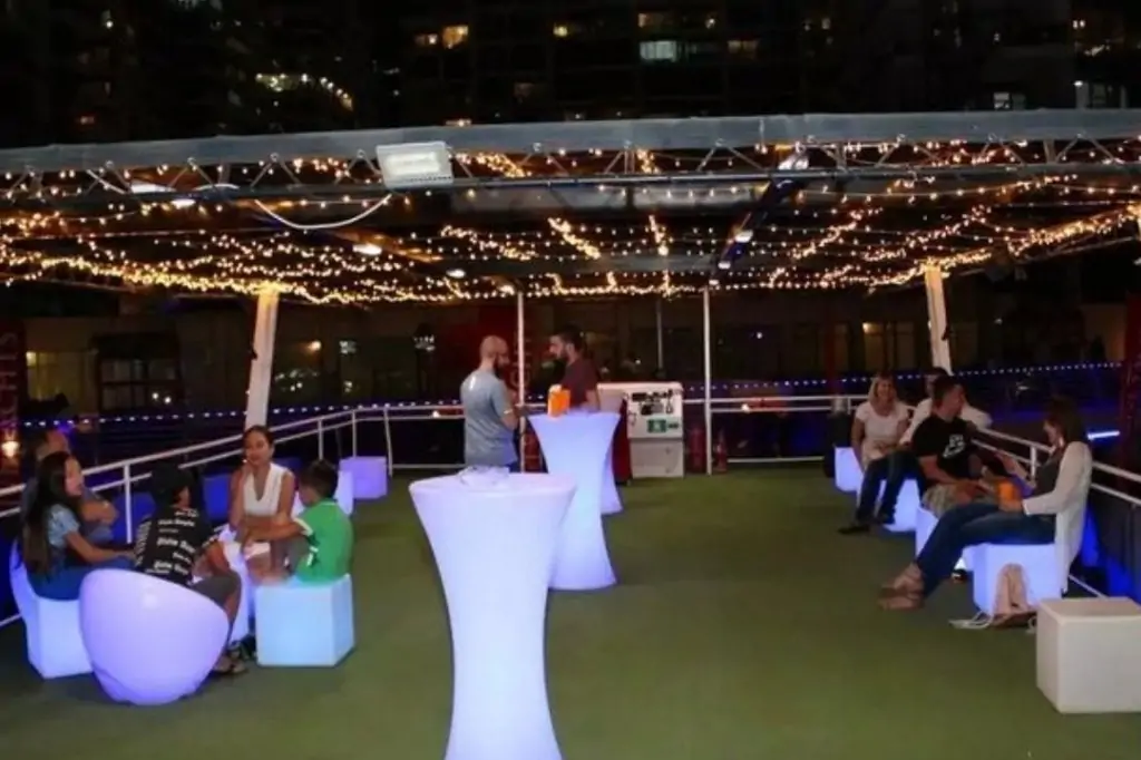 Прогулка на один час на плавучем доме в Дубае