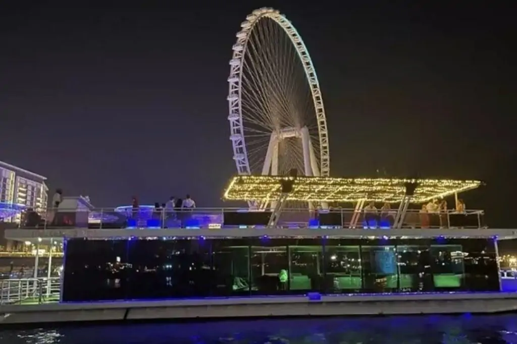 Прогулка на один час на плавучем доме в Дубае