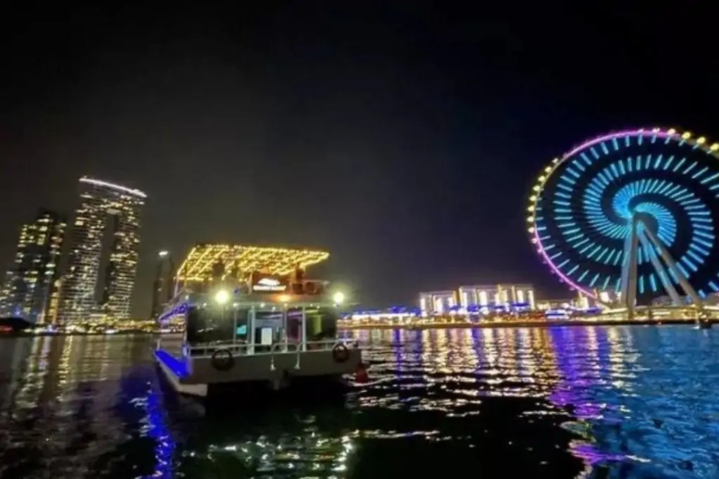 Прогулка на один час на плавучем доме в Дубае