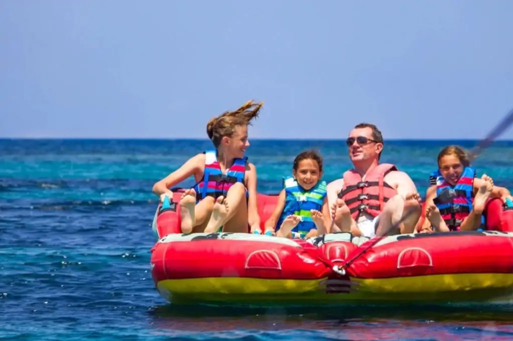 Катание на надувном пончике в Дубаи