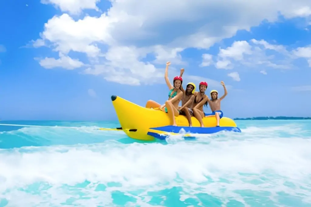 Катание на надувном банане в Дубаи