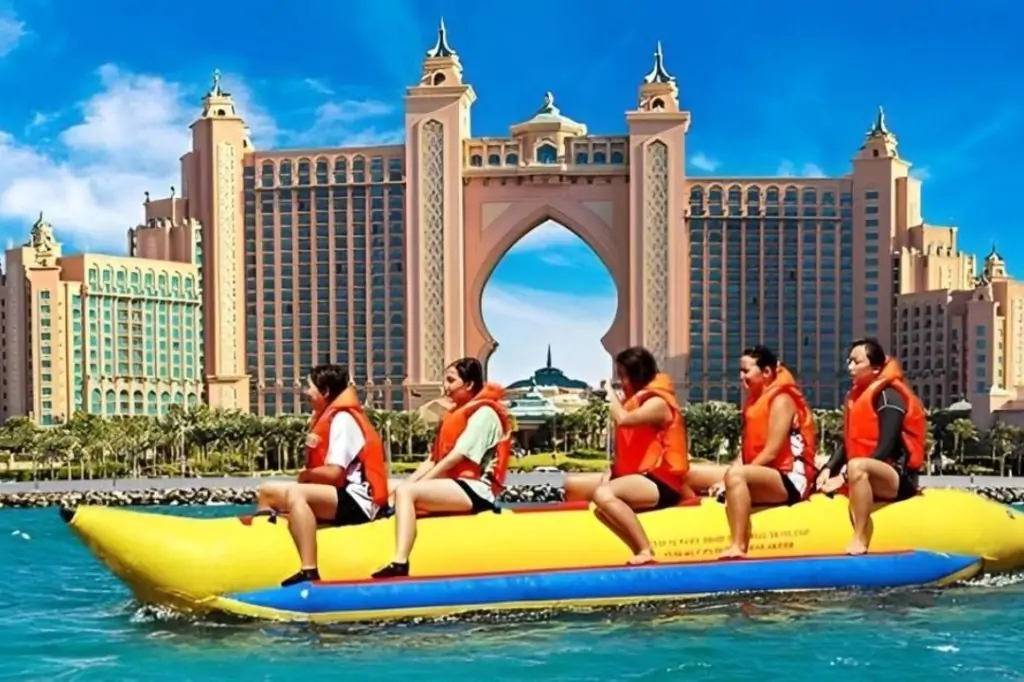 Катание на надувном банане в Дубаи