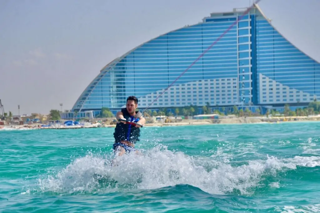 Вейкборд - Водные лыжи в Дубае