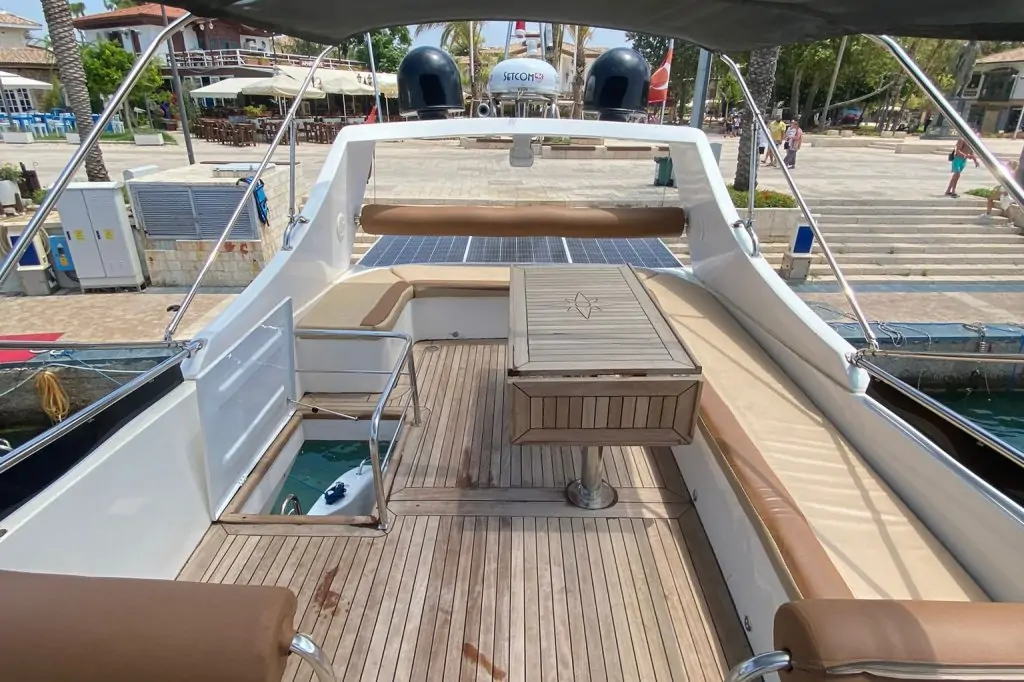 Аренда яхты в Белеке Santiano