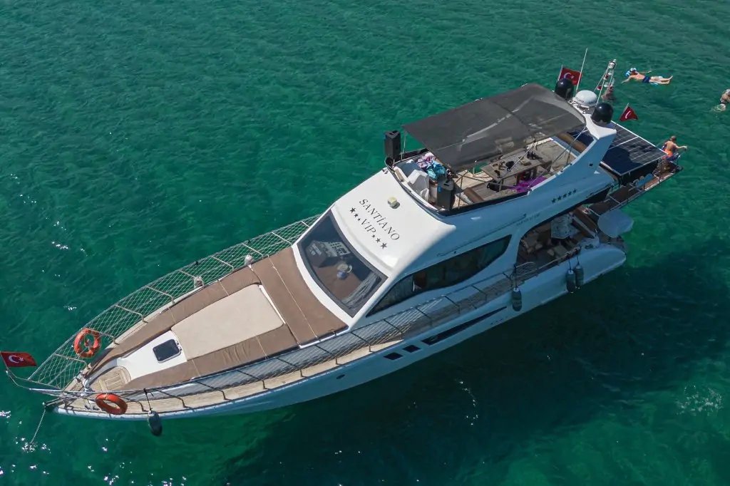 Аренда яхты в Белеке Santiano
