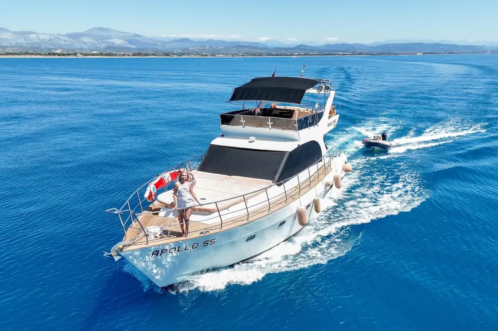 Аренда яхты в Белеке – приватный отдых на волнах