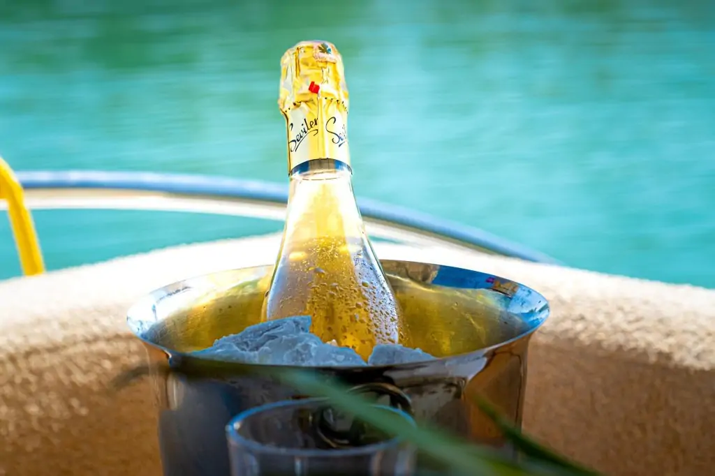 Аренда яхты в Белеке – приватный отдых на волнах