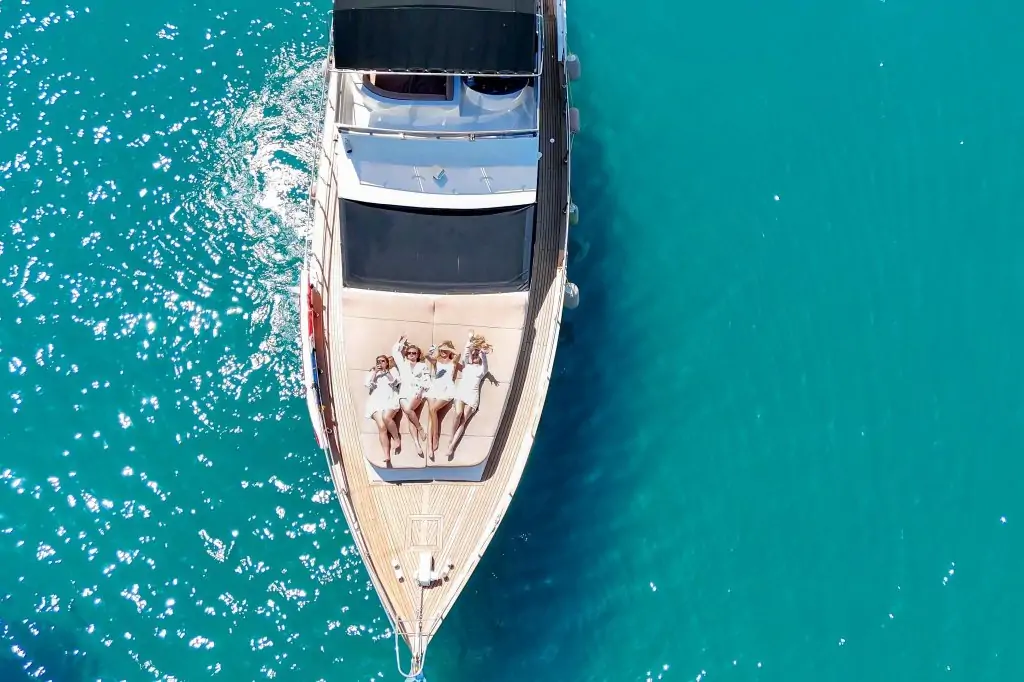 Аренда яхты в Белеке – приватный отдых на волнах