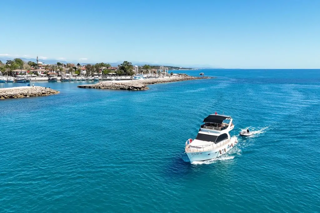 Аренда яхты в Белеке – приватный отдых на волнах