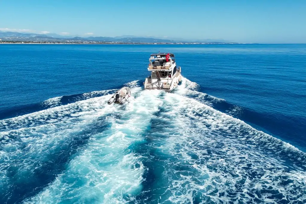 Аренда яхты в Белеке – приватный отдых на волнах