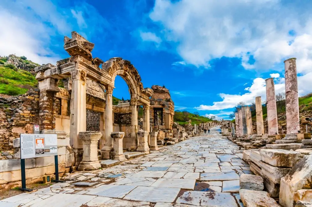 Памуккале и Салда за один день