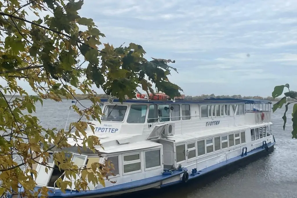 Двухчасовая прогулка по Волге на теплоходе