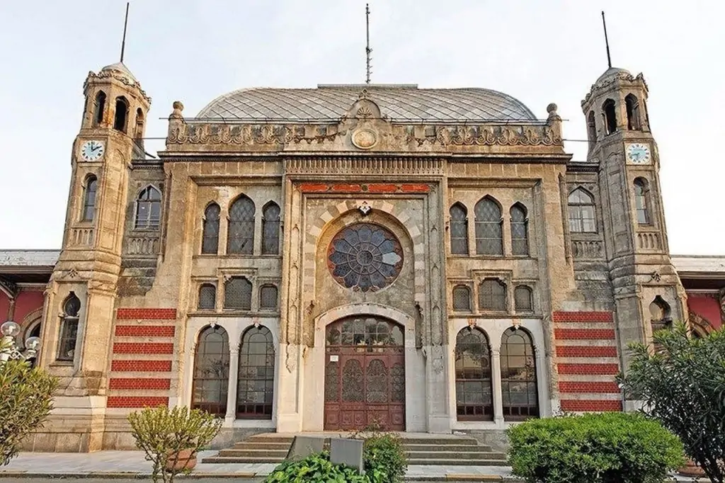 Фотосессия в стиле Восточного экспресса на историческом вокзале в Стамбуле