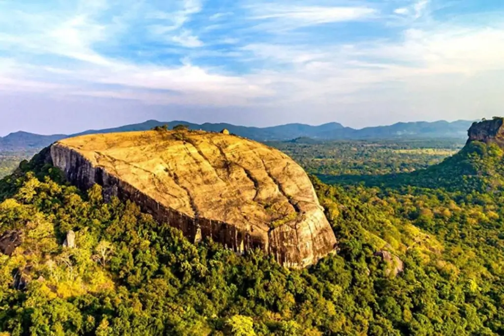 Двухдневная экскурсия «Элла, Сигирия и Слоны в отеле Пинавелла» с подьёмом на Сигирию/Пидурангалу