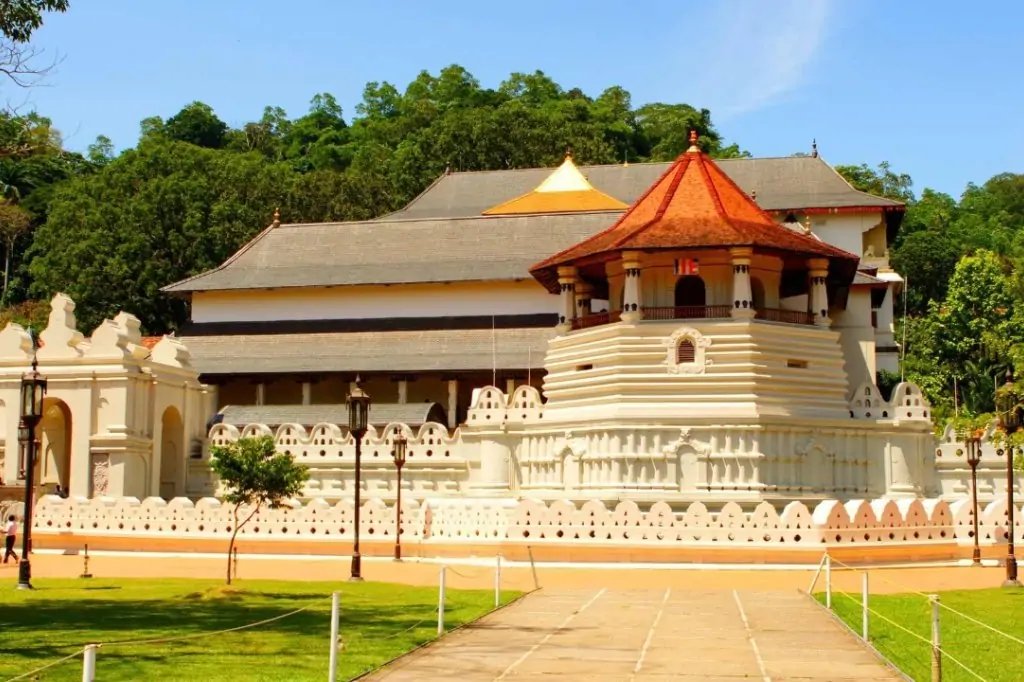 Двухдневная экскурсия «Сигирия + Канди» на Шри-Ланке с подьёмом на Сигирию/Пидурангалу