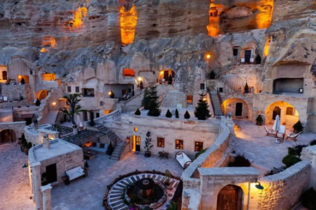 Экскурсия на самолёте в Каппадокию с проживанием в отеле из Кемер