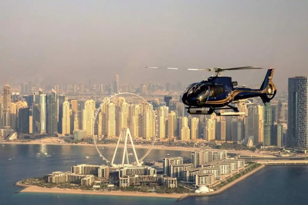 Полёт на вертолёте над Дубаем 17 минут)