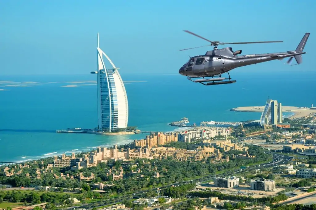 Индивидуальный полёт на вертолёте над Дубаем 17 минут (THE PALM TOUR)