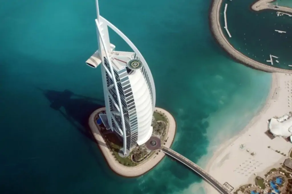 Индивидуальный полёт на вертолёте над Дубаем 17 минут (THE PALM TOUR)