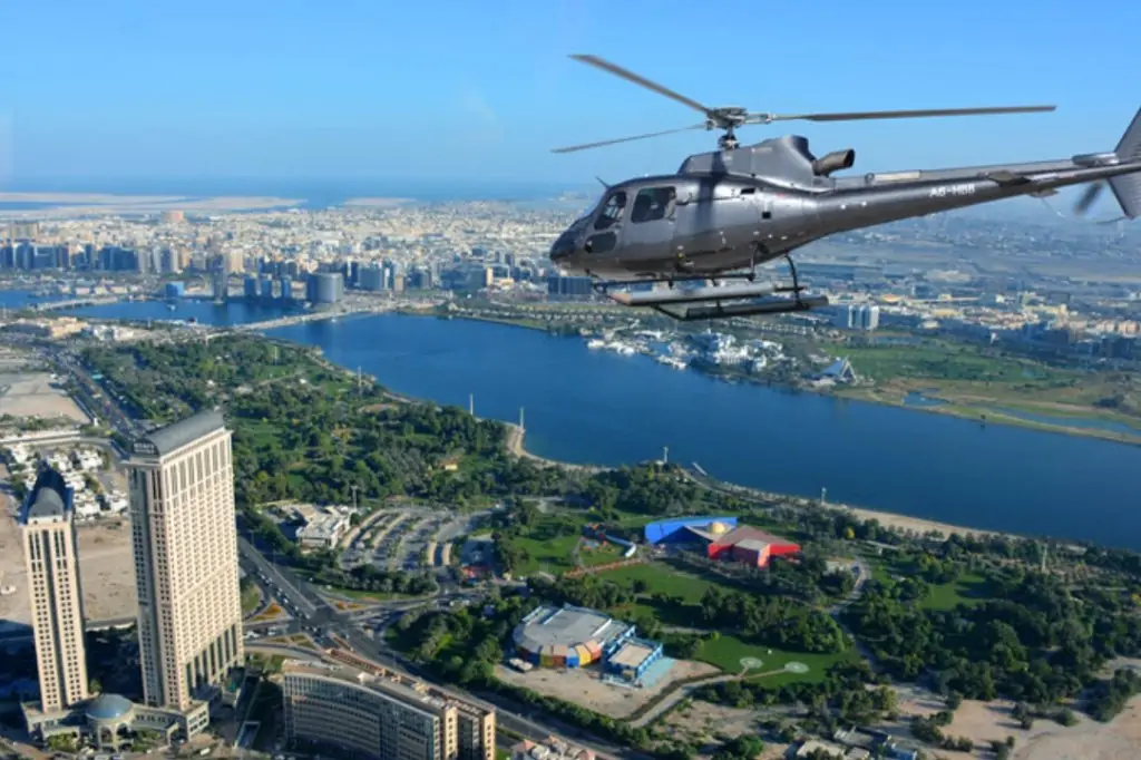 Индивидуальный полёт на вертолёте над Дубаем 17 минут (THE PALM TOUR)