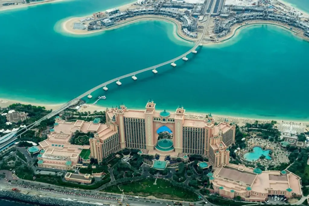 Индивидуальный полёт на вертолёте над Дубаем 17 минут (THE PALM TOUR)