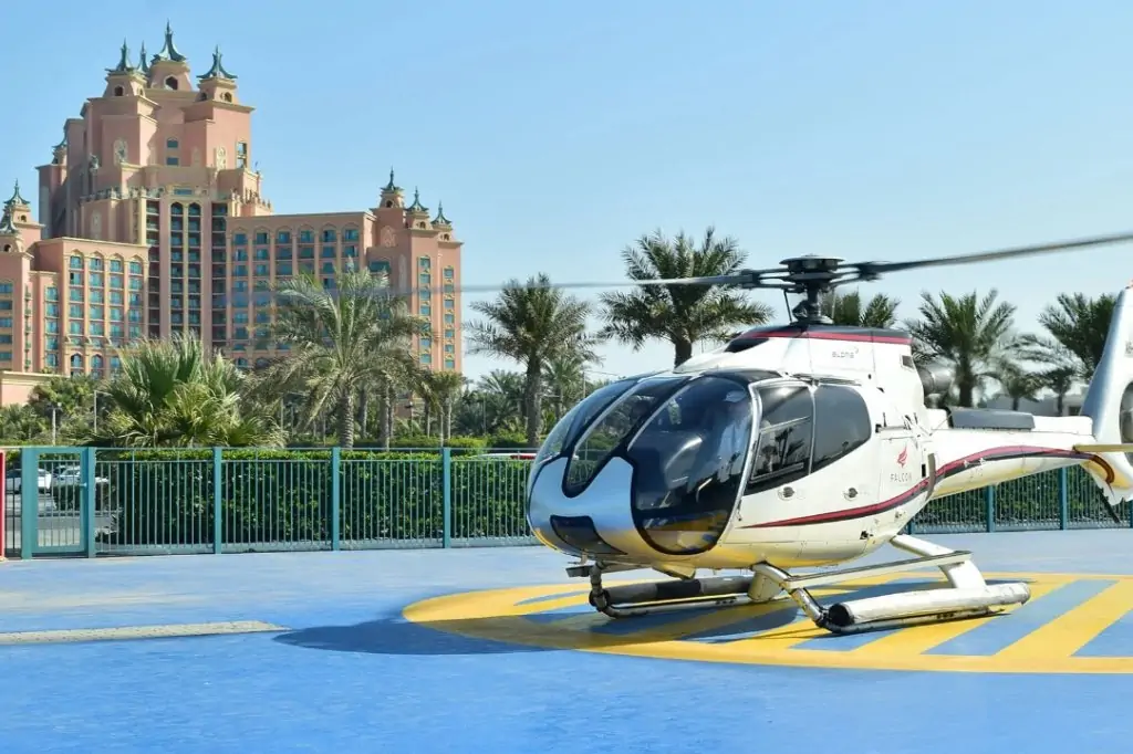 Индивидуальный полёт на вертолёте над Дубаем 22 минуты (VISION TOUR)