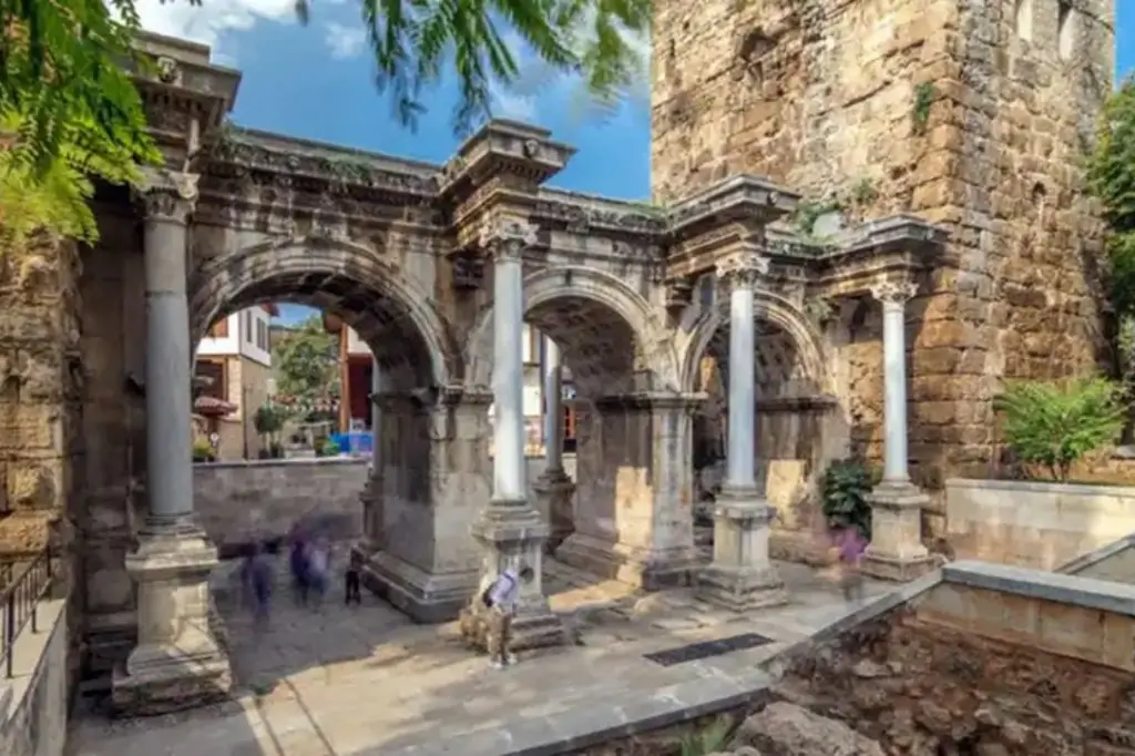 Обзорная экскурсия по Анталии