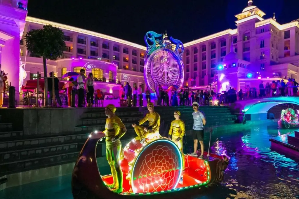 Ночное шоу в парке «The Land of Legends» из Анталии/Белека