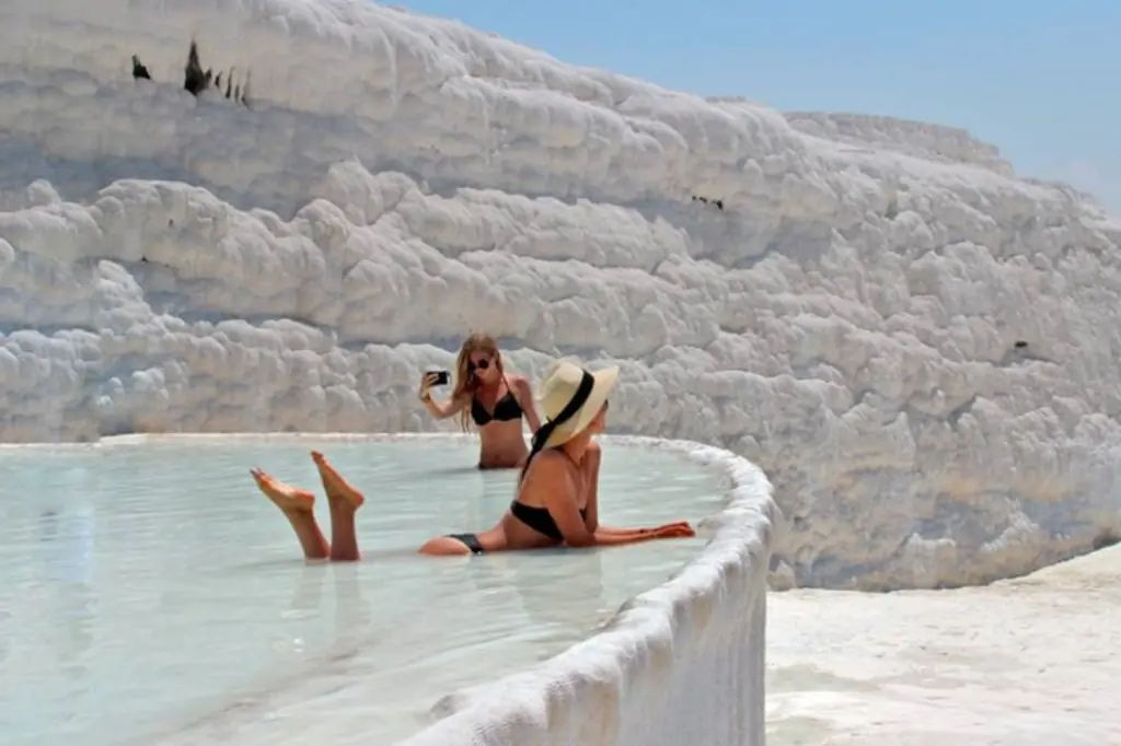 Экскурсия в Памуккале и озеро Салда из Кемер (без входного билета)