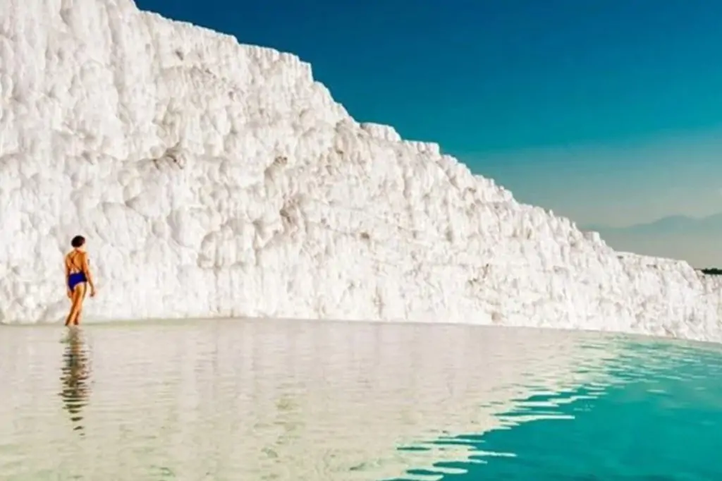 Экскурсия в Памуккале и озеро Салда из Кемер (без входного билета)