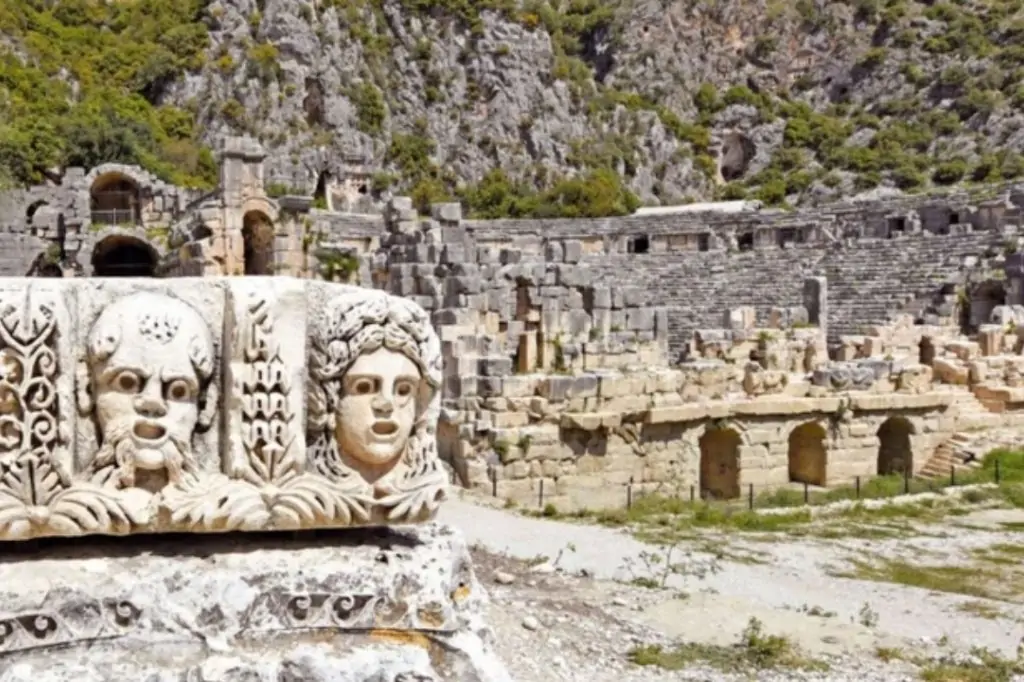 Экскурсия Демре Мира Кекова из Кемера (всё включено)