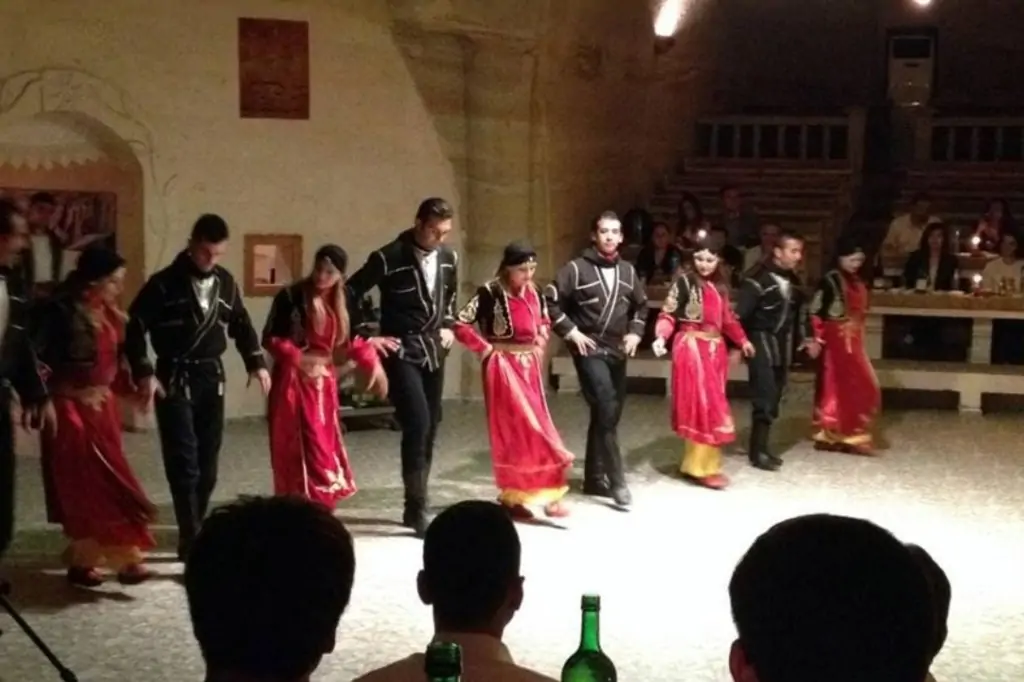 Турецкая ночь с ужином в ресторане Halayhan в Каппадокии