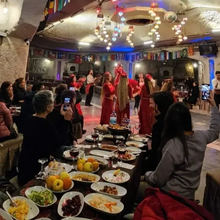 Турецкая ночь с ужином в ресторане Halayhan в Каппадокии