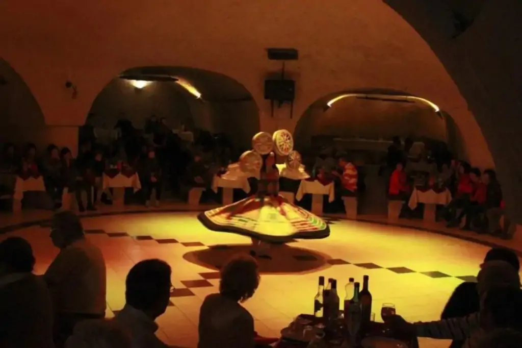 Турецкая ночь с ужином в ресторане Halayhan в Каппадокии