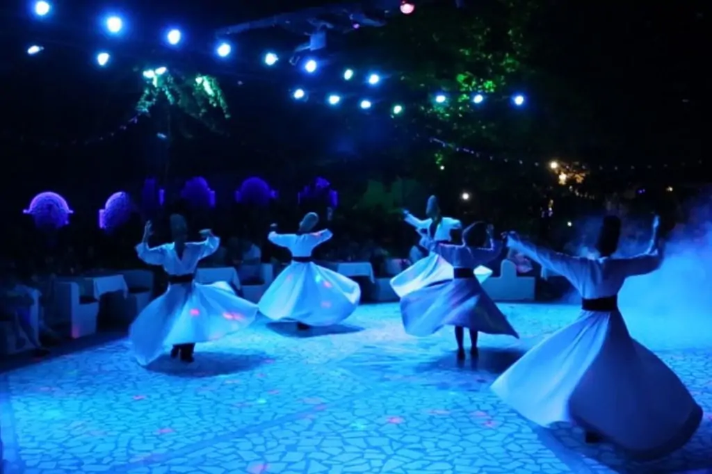 Турецкая ночь с ужином в ресторане Halayhan в Каппадокии