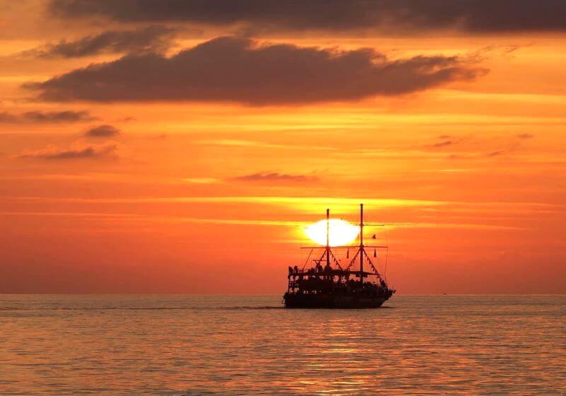 Яхта в Алании на закате - Морская прогулка - Цена и Отзывы